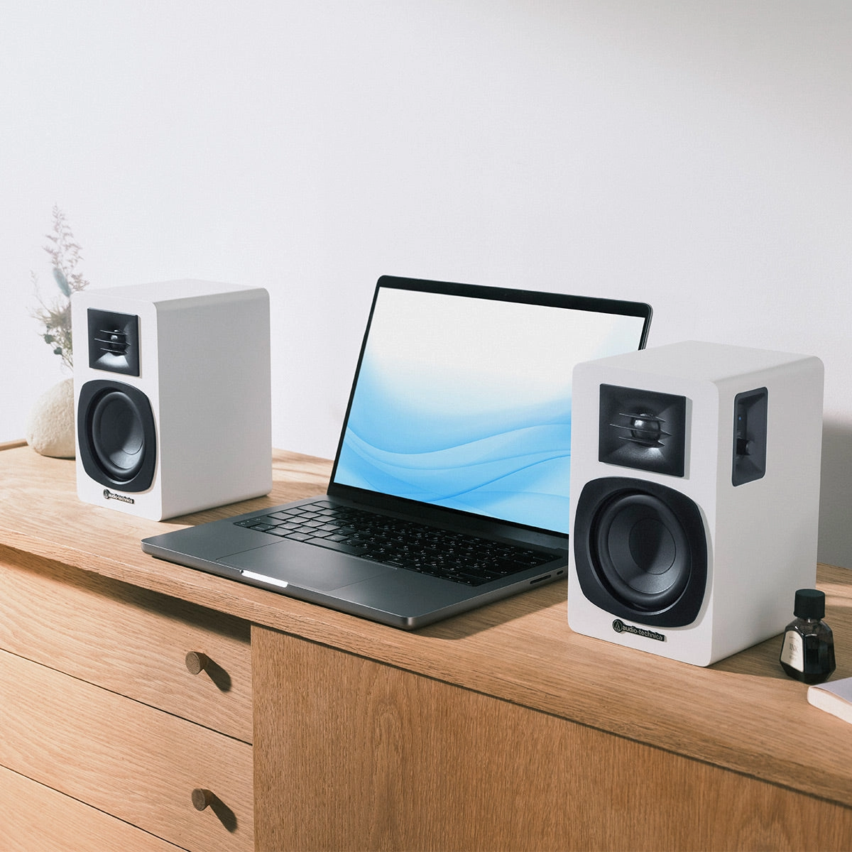 Audio-Technica AT-SP3X Powered Bookshelf Speakers - Pair (White)