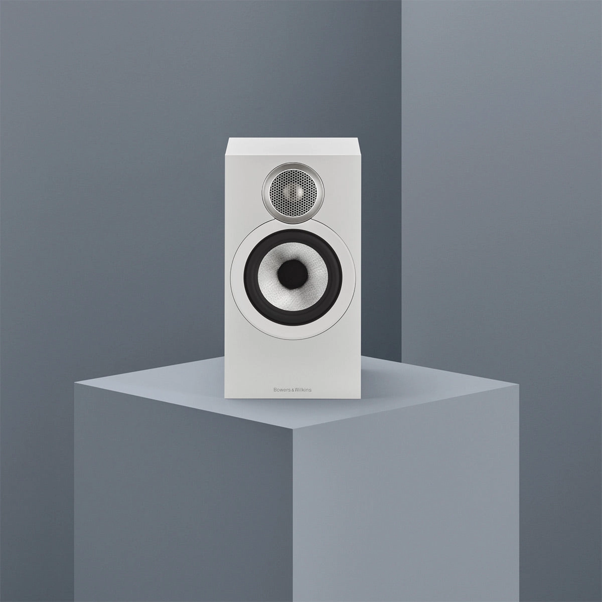 Bowers & Wilkins 607 S3 2-Way Bookshelf Speakers with 5" Continuum Cone Drivers - Pair (White)
