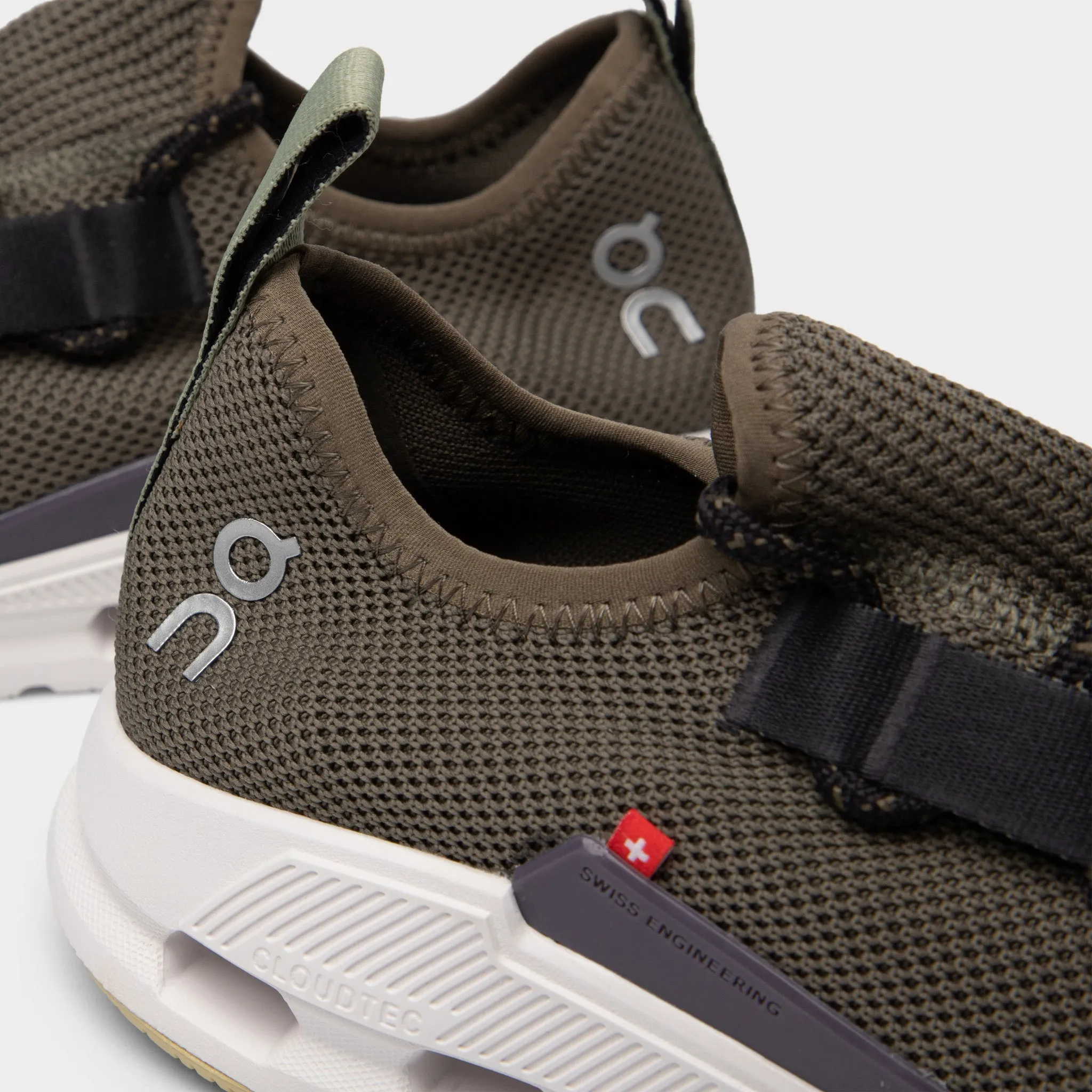 On Cloudeasy Olive / Black On Shoes