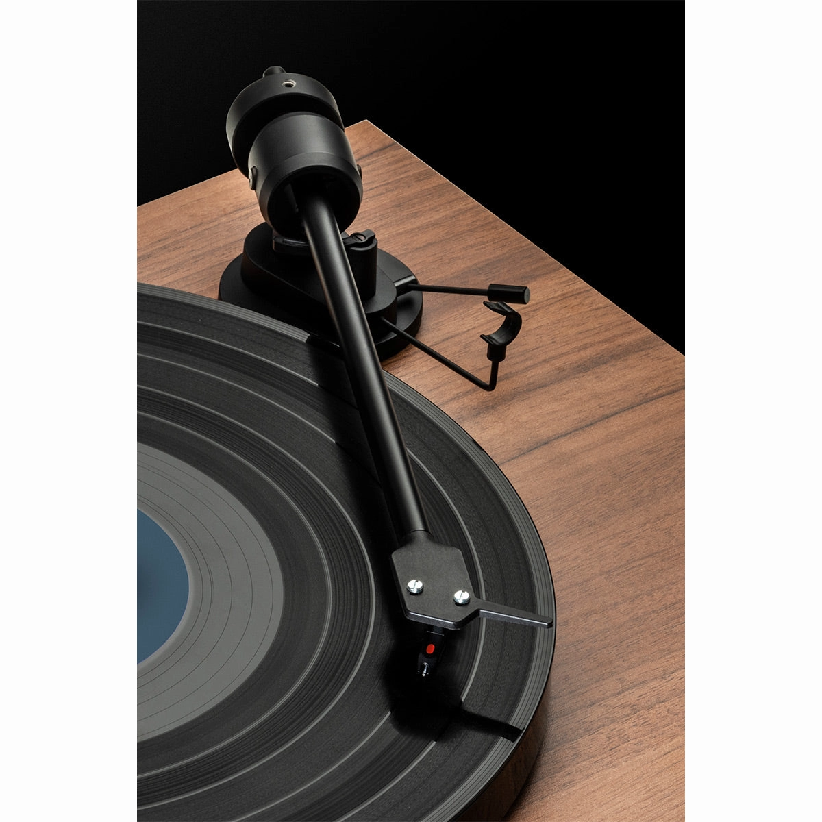 Pro-Ject E1 BT Plug & Play Turntable with Audio-Technica AT3600L Cartridge (Black)