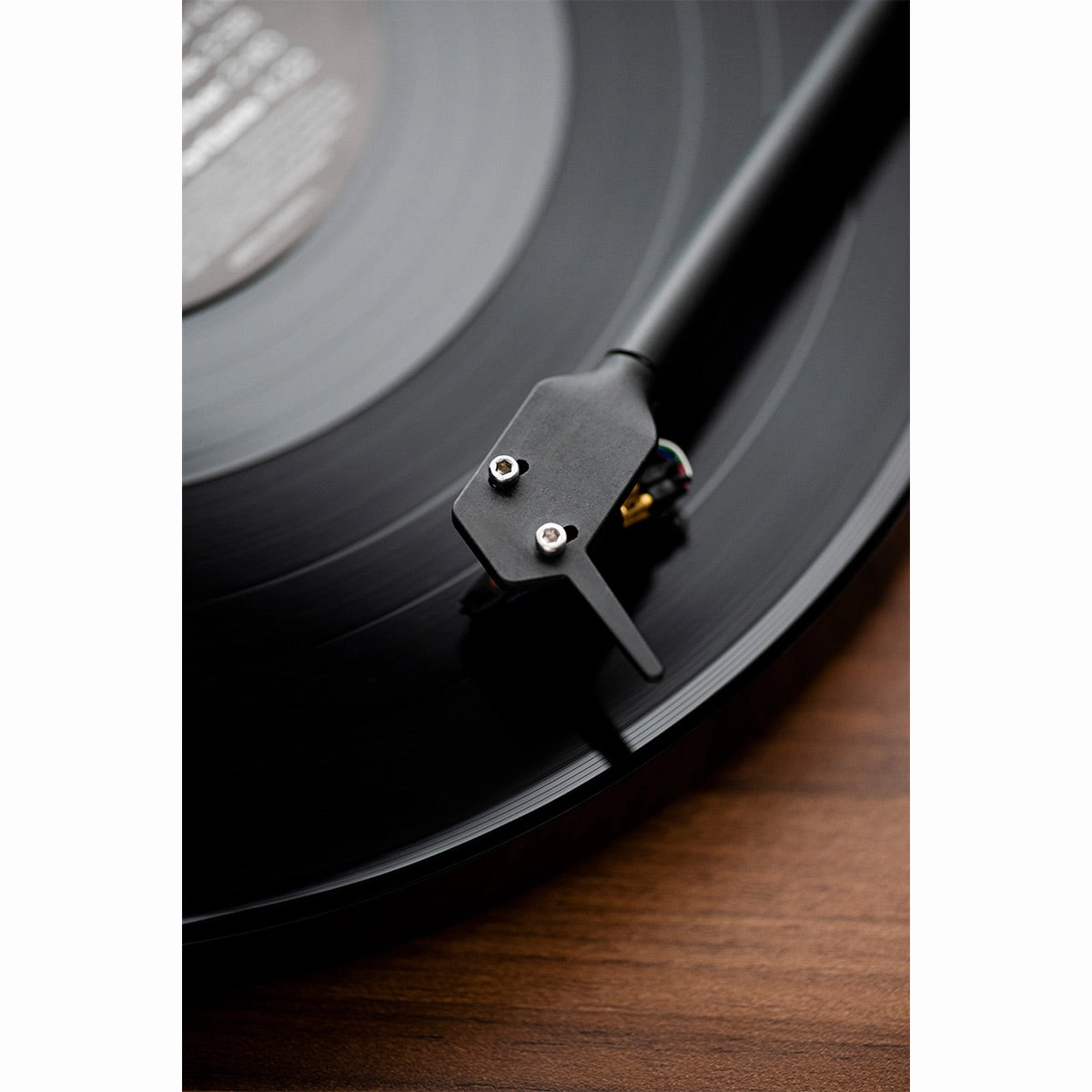 Pro-Ject E1 BT Plug & Play Turntable with Audio-Technica AT3600L Cartridge (Black)