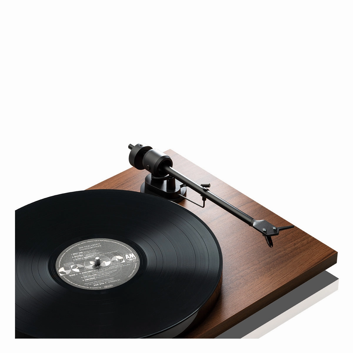 Pro-Ject E1 BT Plug & Play Turntable with Audio-Technica AT3600L Cartridge (Black)