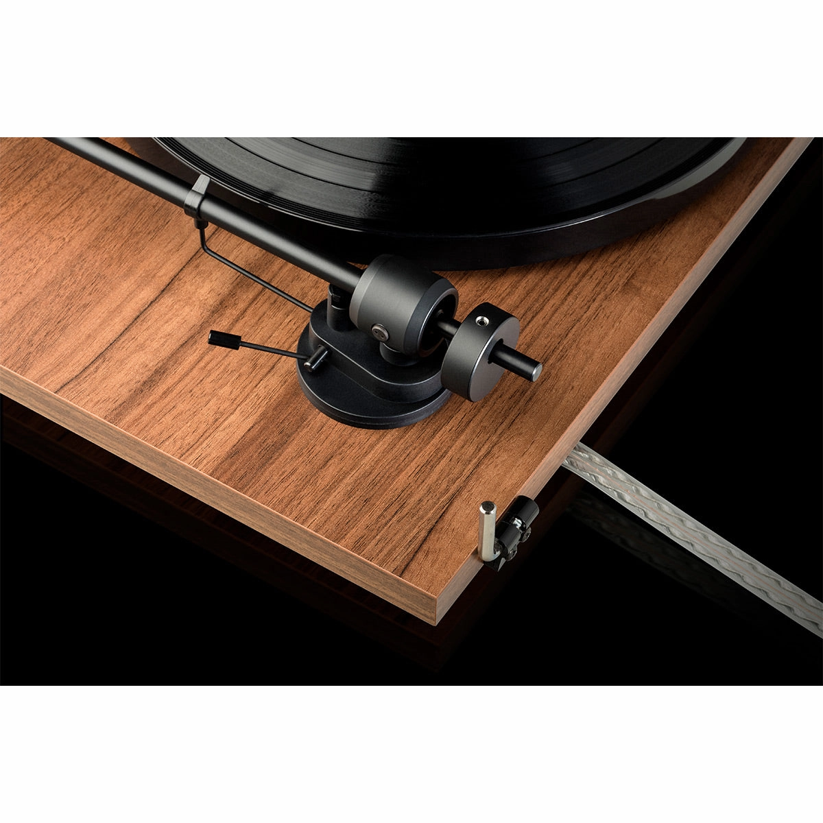 Pro-Ject E1 Plug & Play Turntable with Audio-Technica AT3600L Cartridge (White)