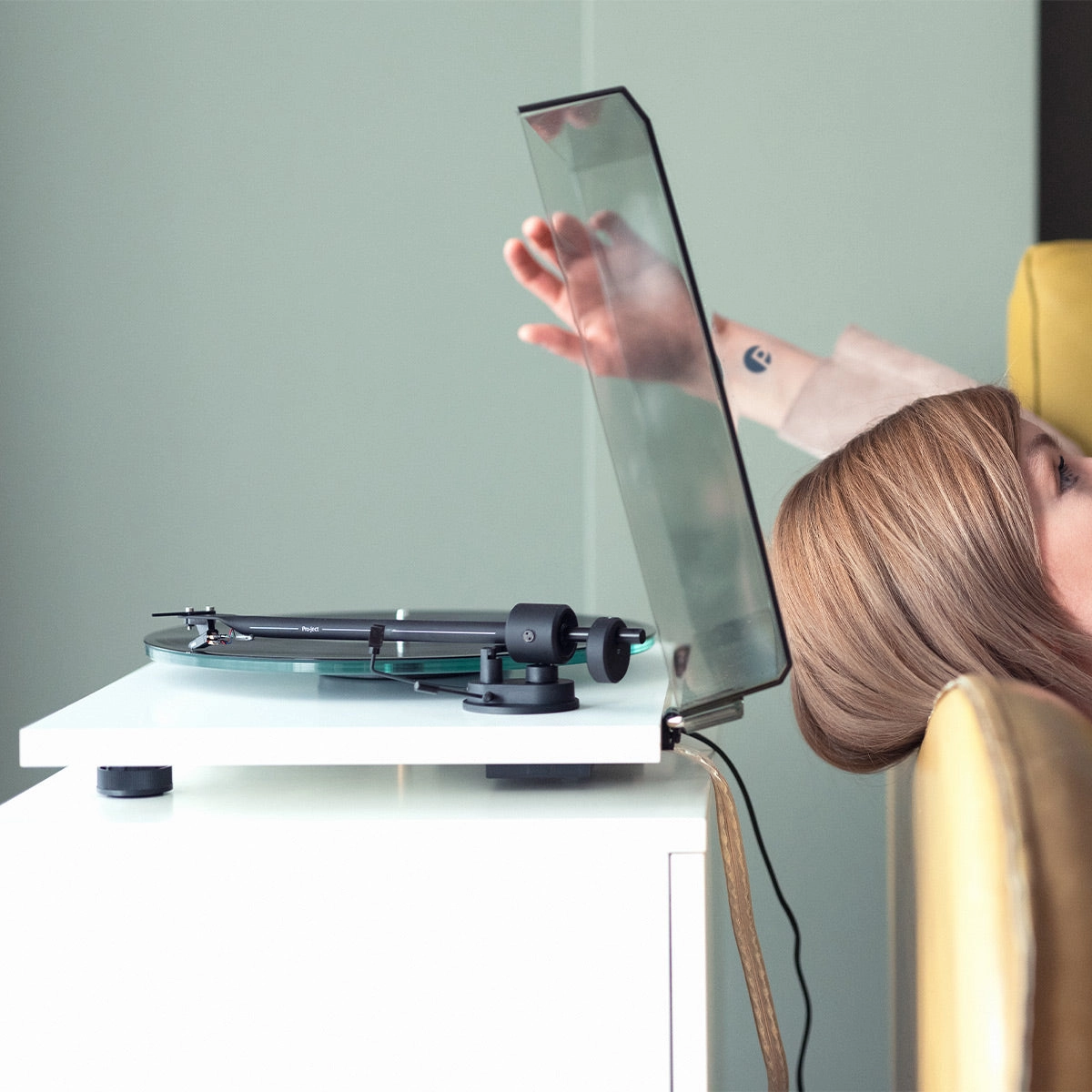 Pro-Ject T1 Evo Turntable with OM10 Cartridge (White)