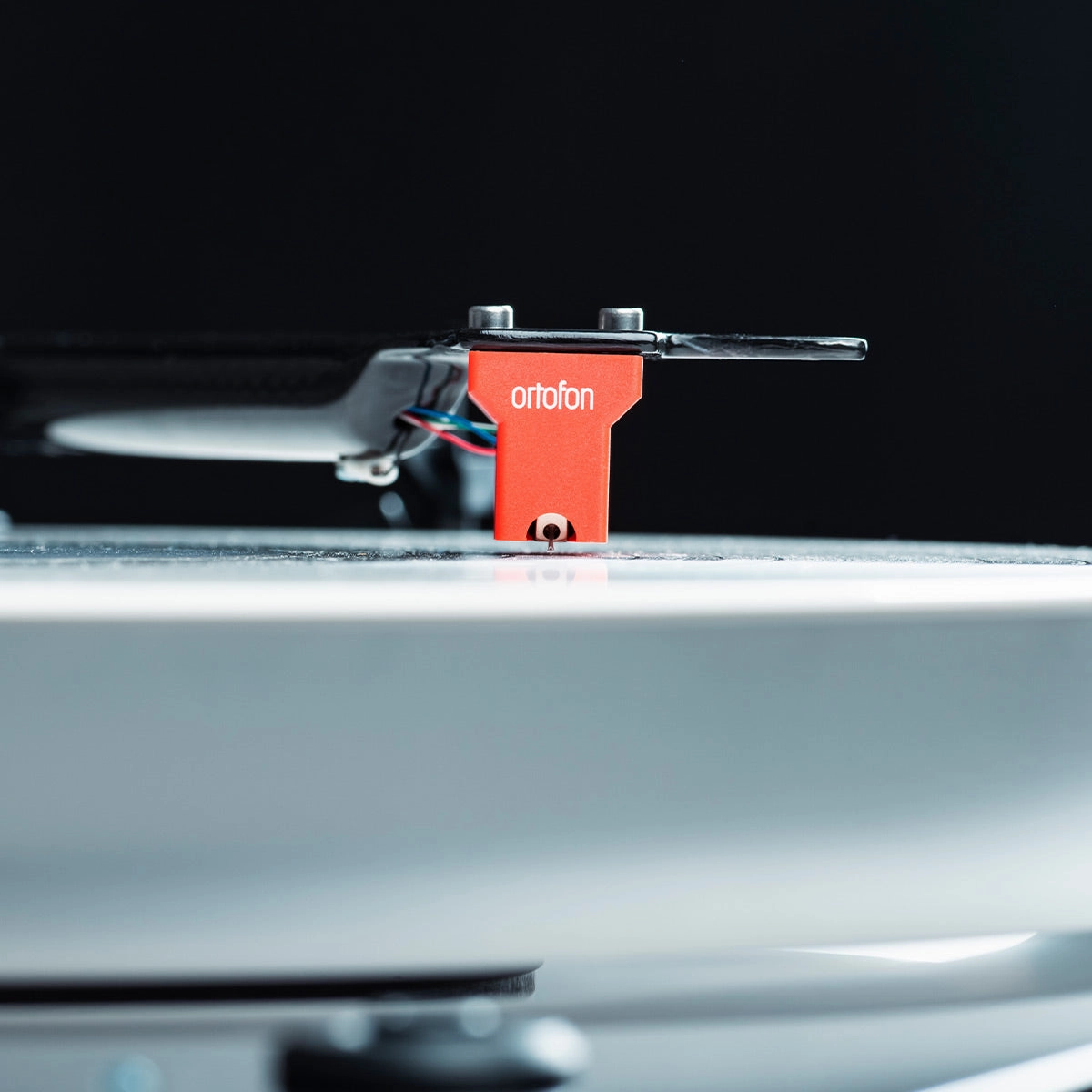 Pro-Ject X2 B Turntable with Ortofon Quintet Red Cartridge (Gloss Black)
