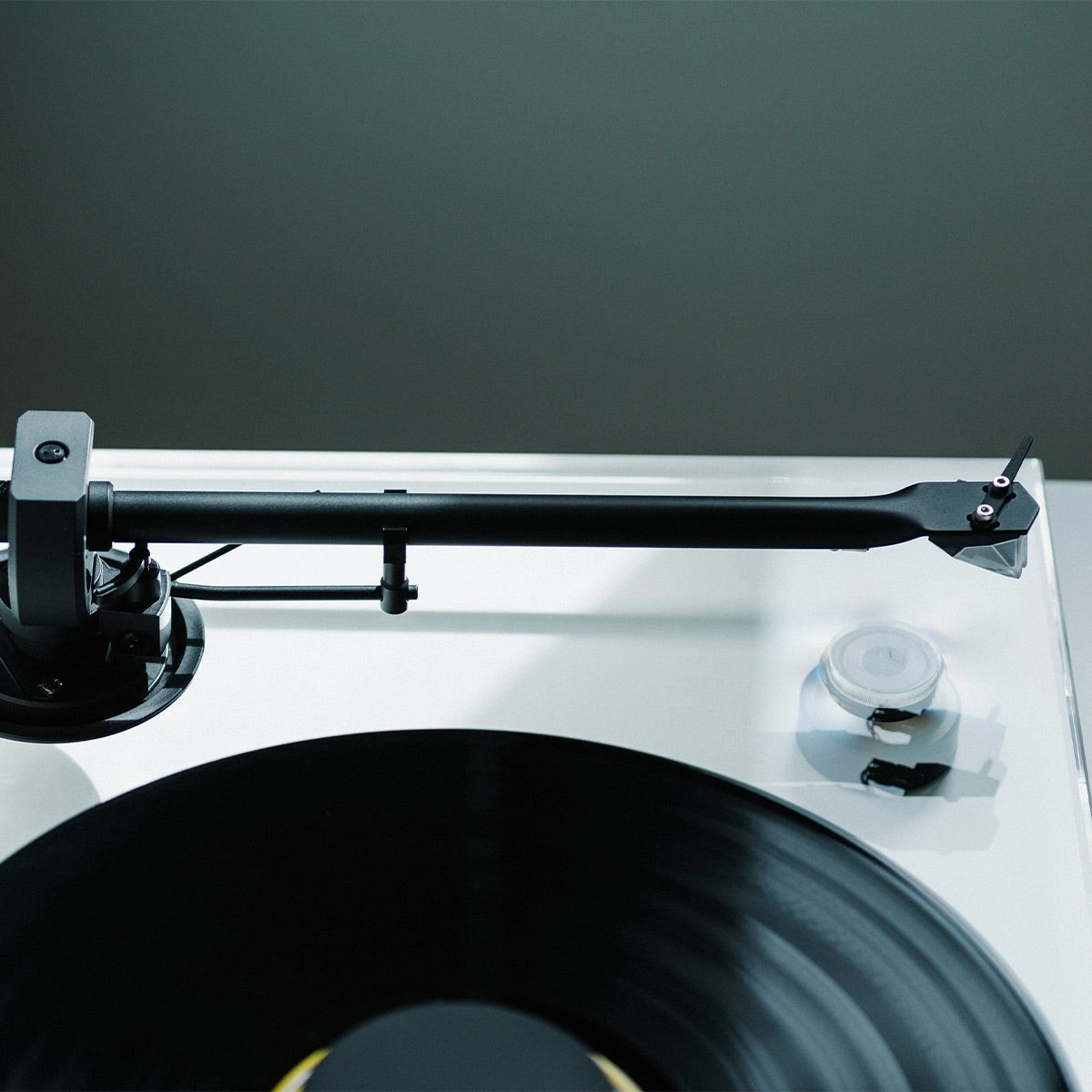 Pro-Ject XA B Balanced Turntable with Pick it PRO B Balanced Cartridge