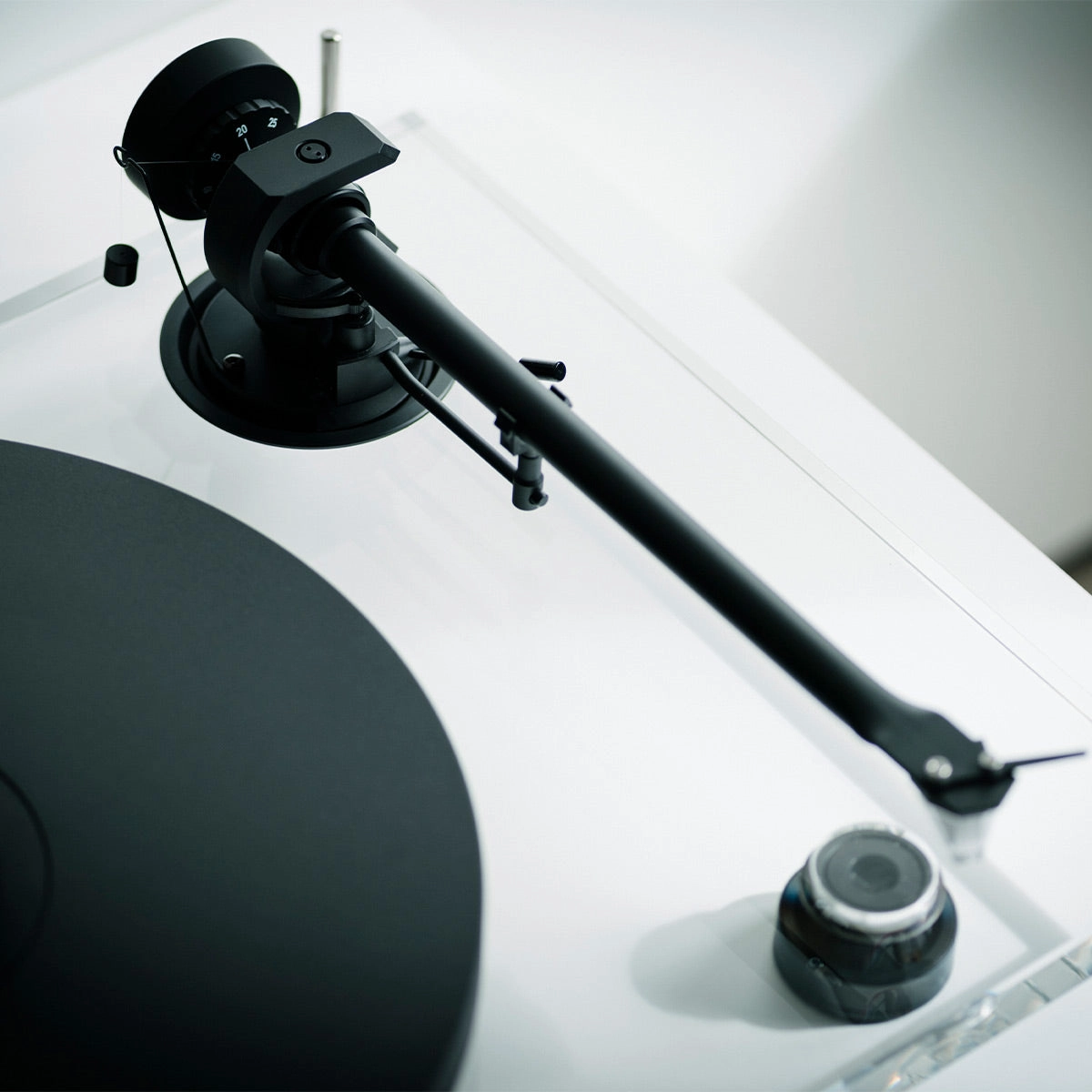 Pro-Ject XA B Balanced Turntable with Pick it PRO B Balanced Cartridge