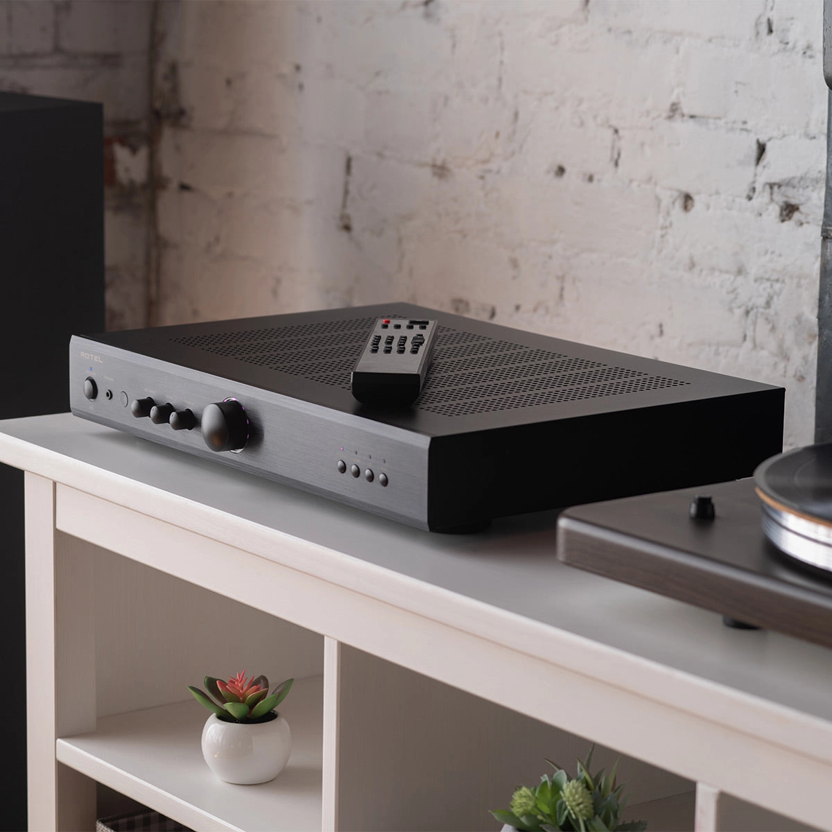 Rotel A8 Integrated Amplifier (Black)