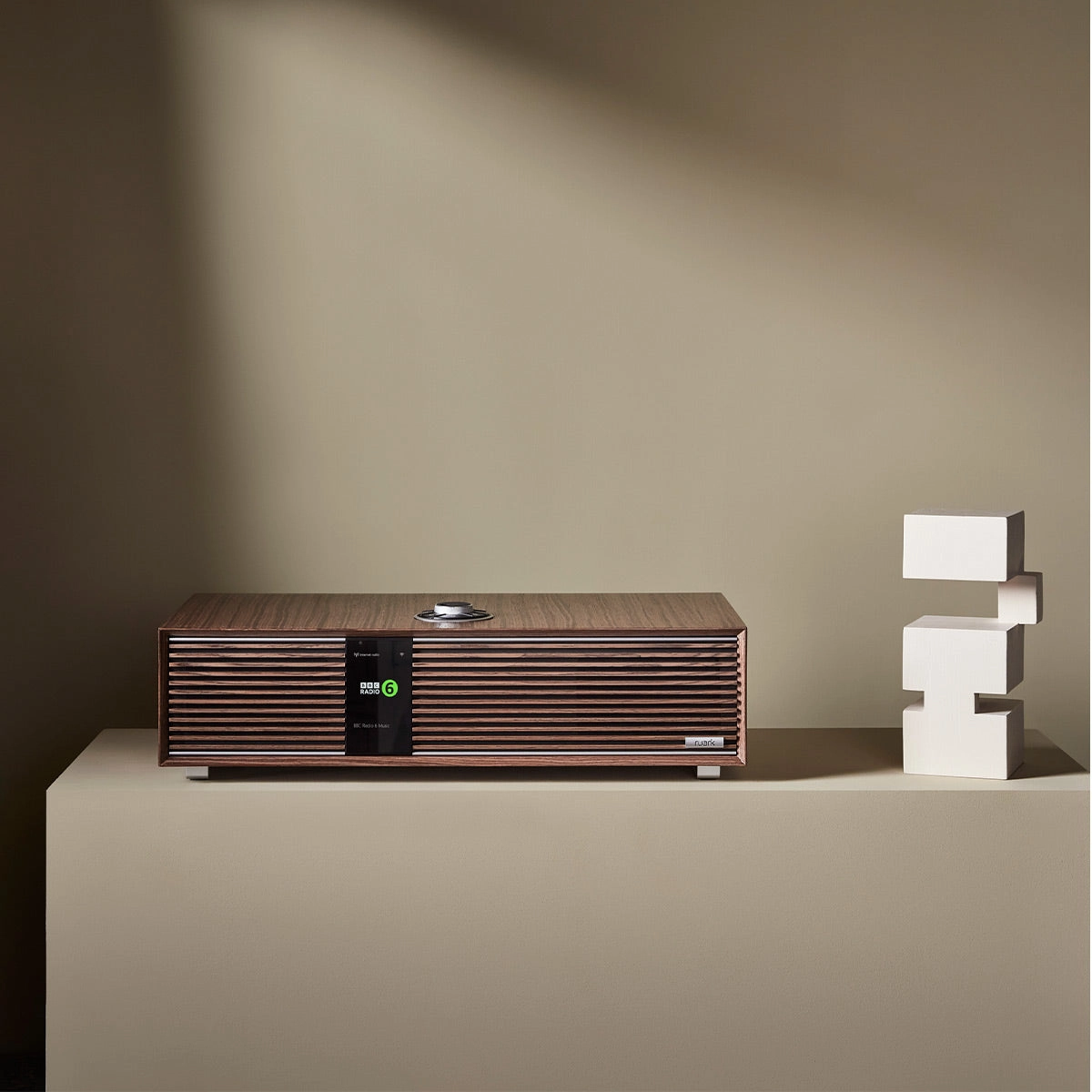 Ruark Audio R410 Integrated Music System (Walnut/Walnut)