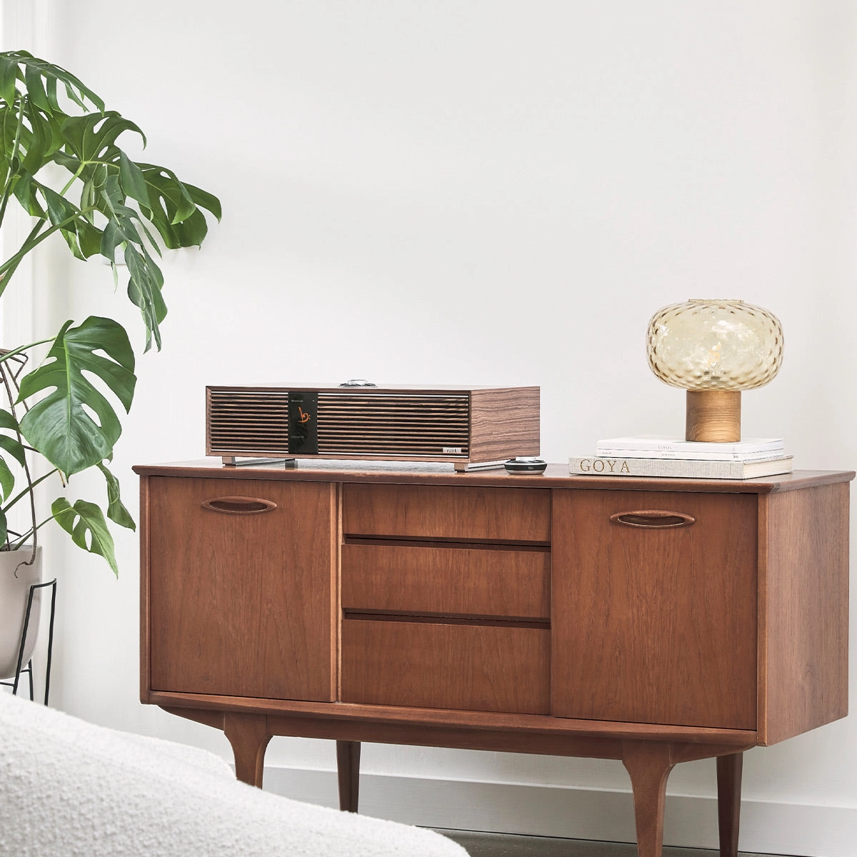 Ruark Audio R410 Integrated Music System (Walnut/Walnut)
