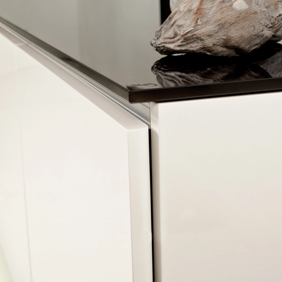 Salamander Designs Chameleon Collection Miami 247 Quad AV Cabinet (High Gloss White with Black Glass Top)
