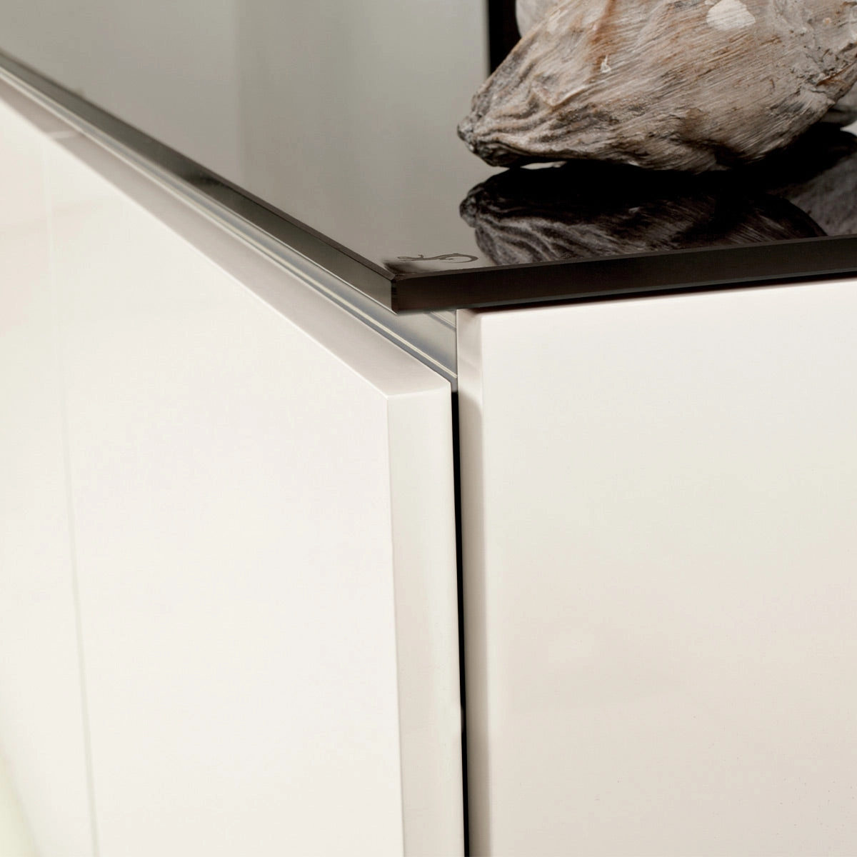 Salamander Designs Chameleon Collection Miami 345 Quad Speaker Integrated Cabinet (High Gloss White with Black Glass Top)