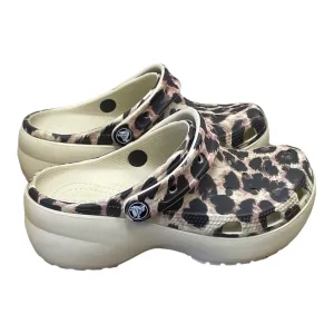 Sandals Flats By Crocs  Size: 5 crocs