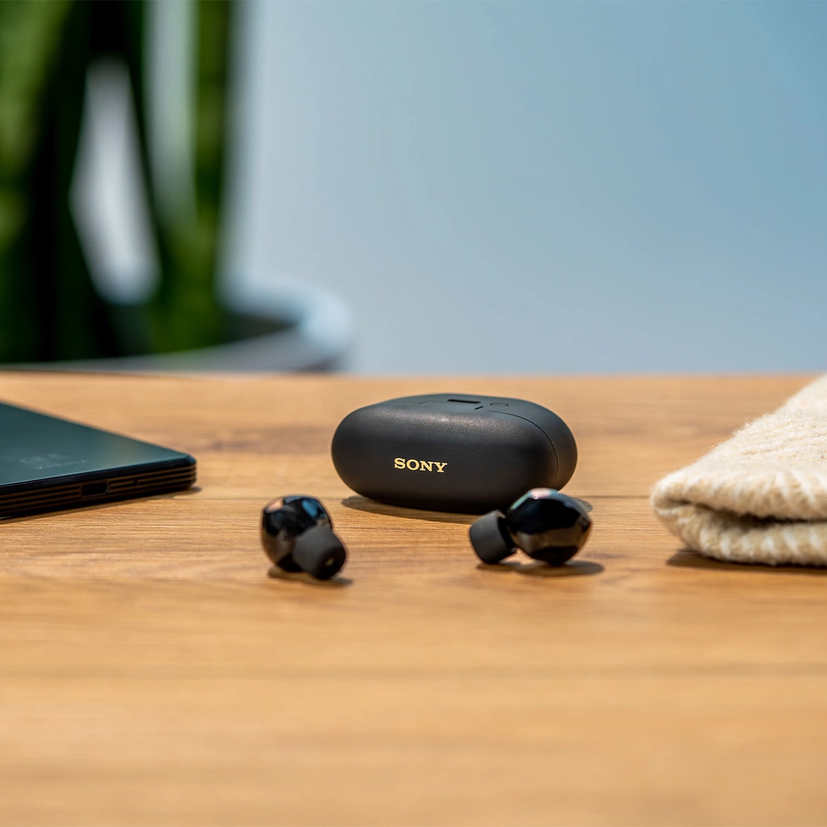 Sony WF-1000XM5 Wireless Noise Cancelling In-Ear Headphone Bundle with gSport Hardshell Case (Black)
