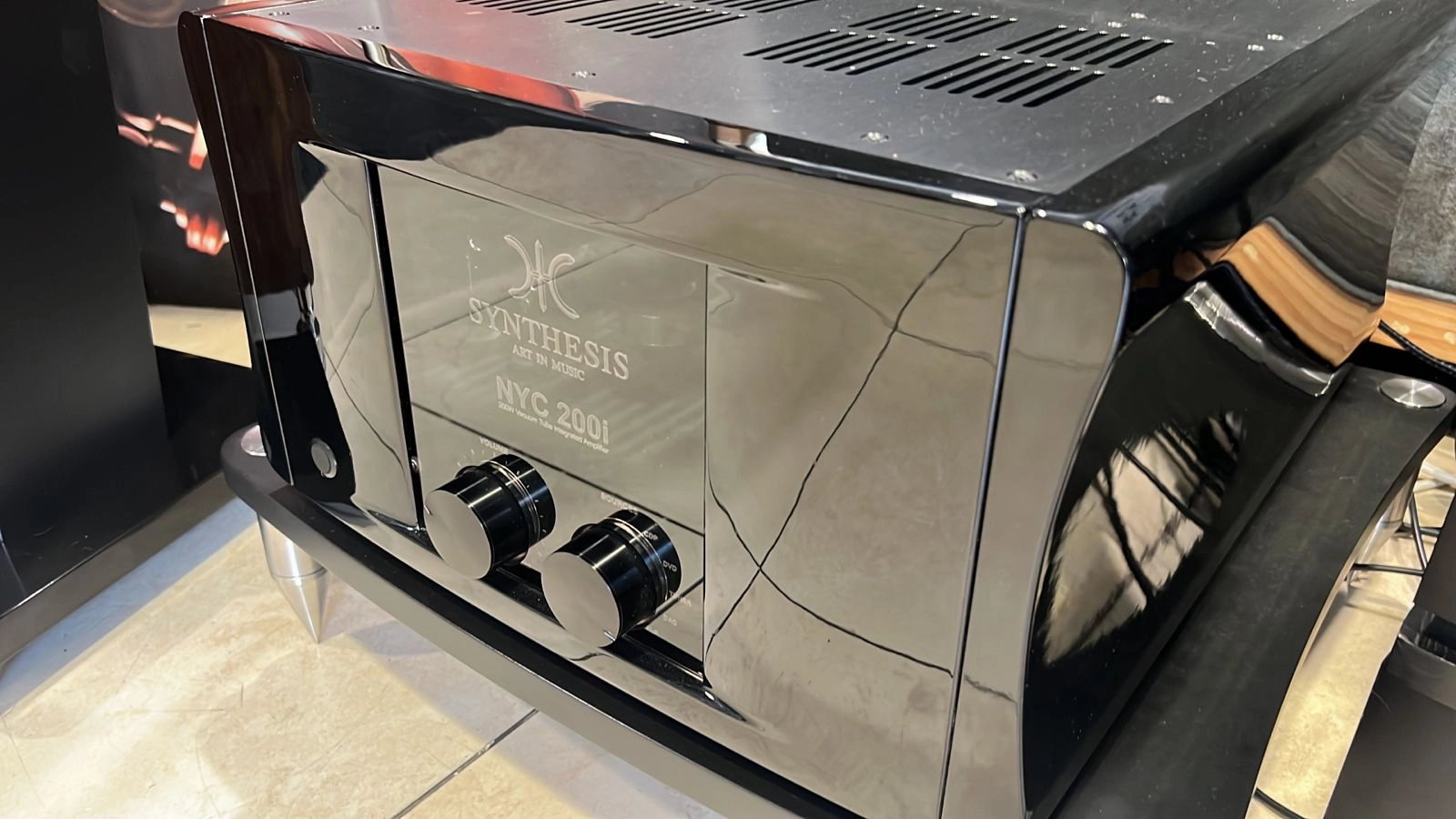 Synthesis Metropolis NYC200i Dual Mono Integrated Amplifier 230w/ch (Each)